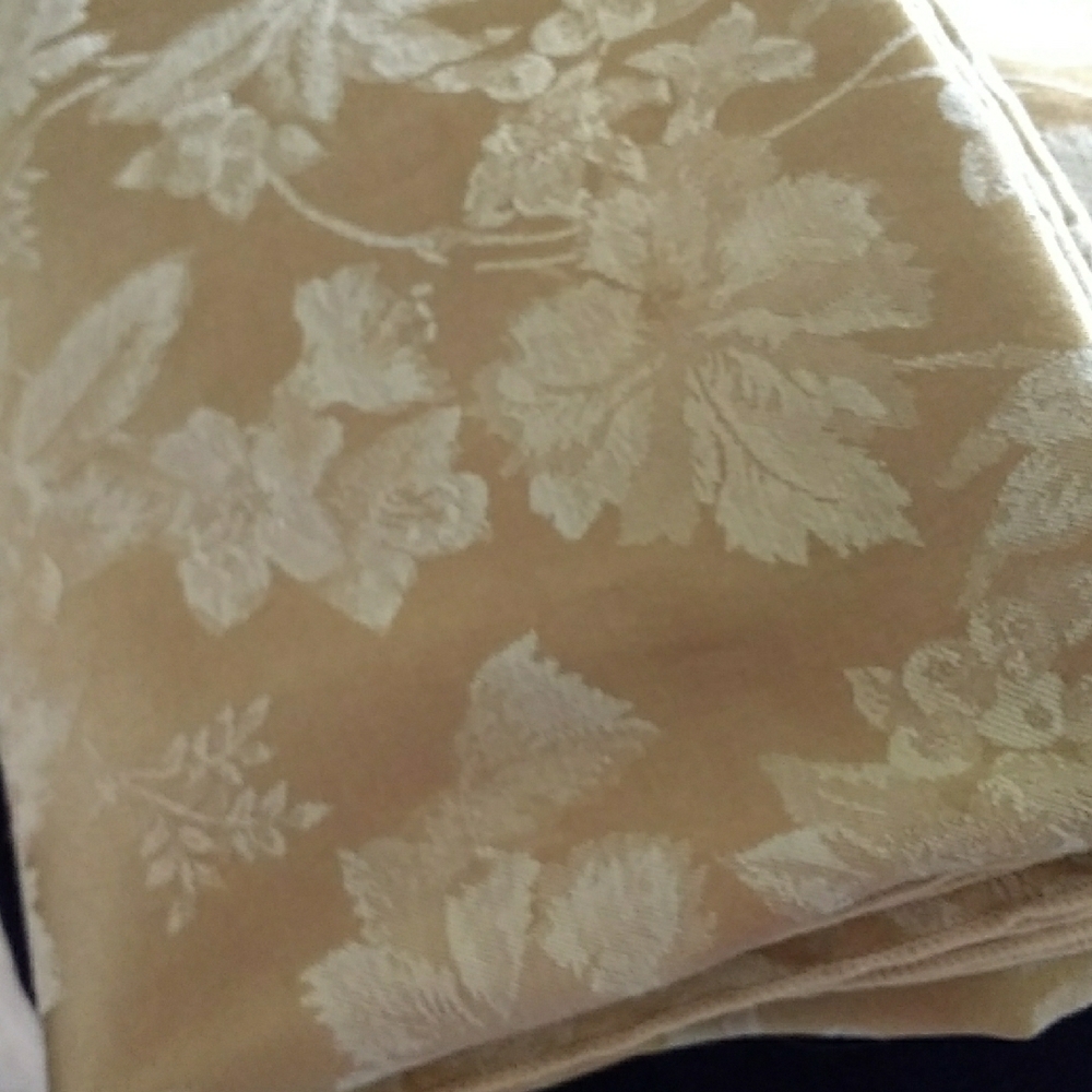 Floral Patterned Jacquard Tablecloth